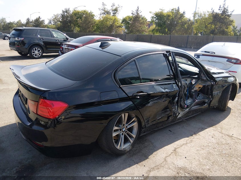 2012 BMW 3er VIN WBA3A5G52CNP17514 IAAI salvage auction — RIGHT SIDE, Salvage Title, sold $1,550 on 2026-08-10 (photo 6)