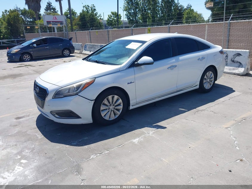 2016 Hyundai Sonata VIN KMHE24L14GA011451 IAAI salvage auction — NORMAL WEAR, Clear - Dealer Only (California), sold $1,125 on 2026-07-20 (photo 2)