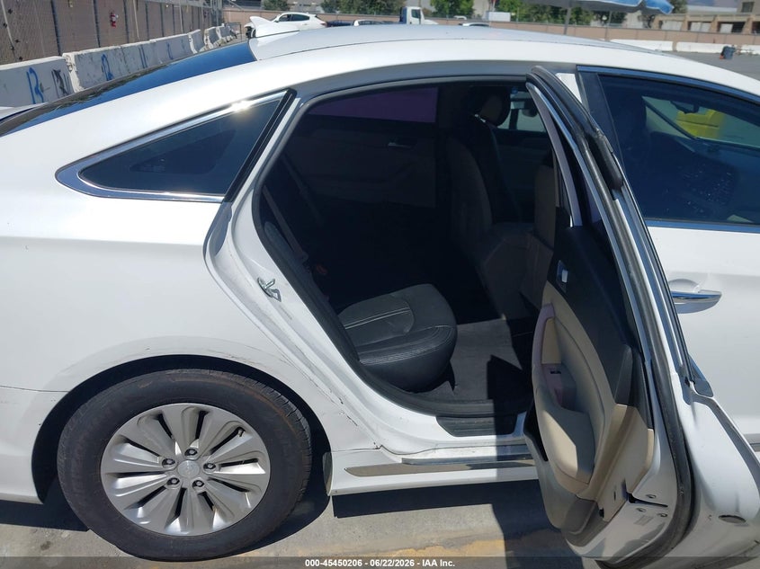 2016 Hyundai Sonata VIN KMHE24L14GA011451 IAAI salvage auction — NORMAL WEAR, Clear - Dealer Only (California), sold $1,125 on 2026-07-20 (photo 8)