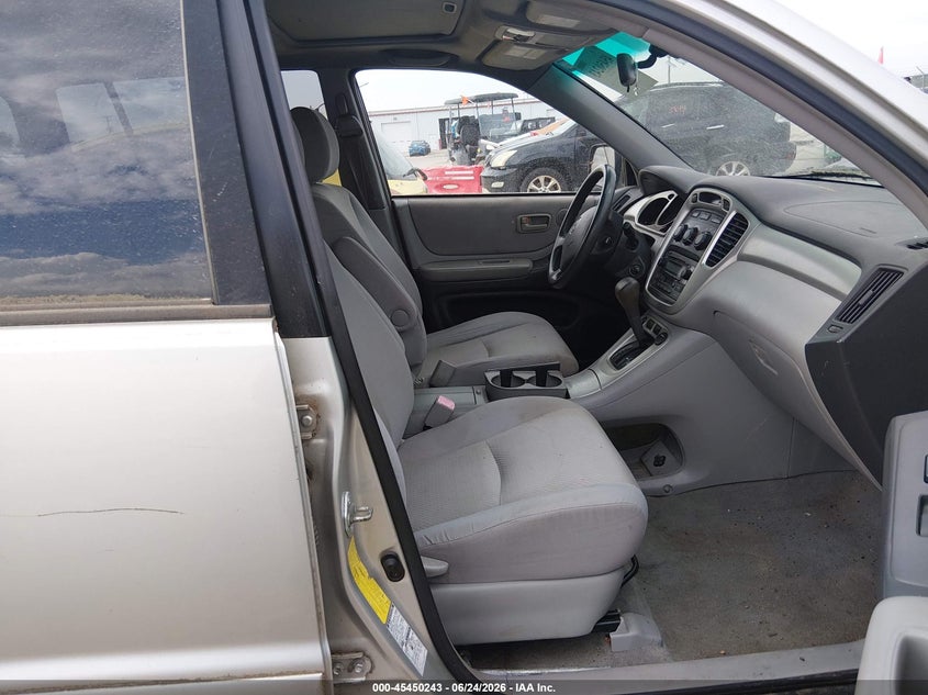 2005 Toyota Highlander VIN JTEEP21A950129751 IAAI salvage auction — NORMAL WEAR, Clear (Indiana), sold $675 on 2026-07-28 (photo 5)