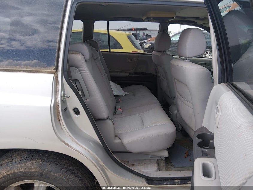2005 Toyota Highlander VIN JTEEP21A950129751 IAAI salvage auction — NORMAL WEAR, Clear (Indiana), sold $675 on 2026-07-28 (photo 8)