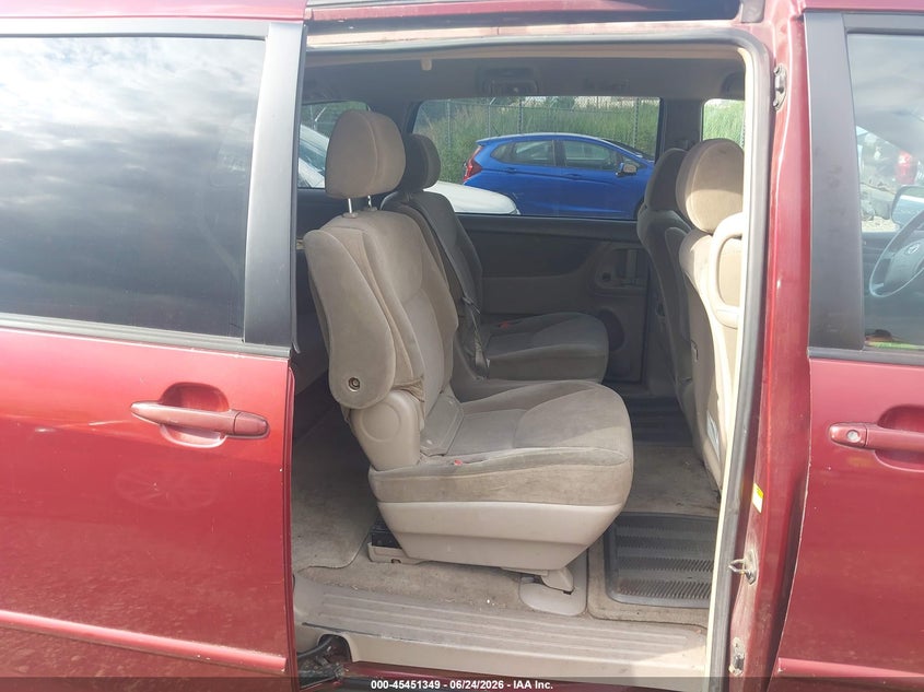2005 Toyota Sienna VIN 5TDZA23C25S241424 IAAI salvage auction — NORMAL WEAR, Clear (Illinois), sold $550 on 2026-07-29 (photo 8)