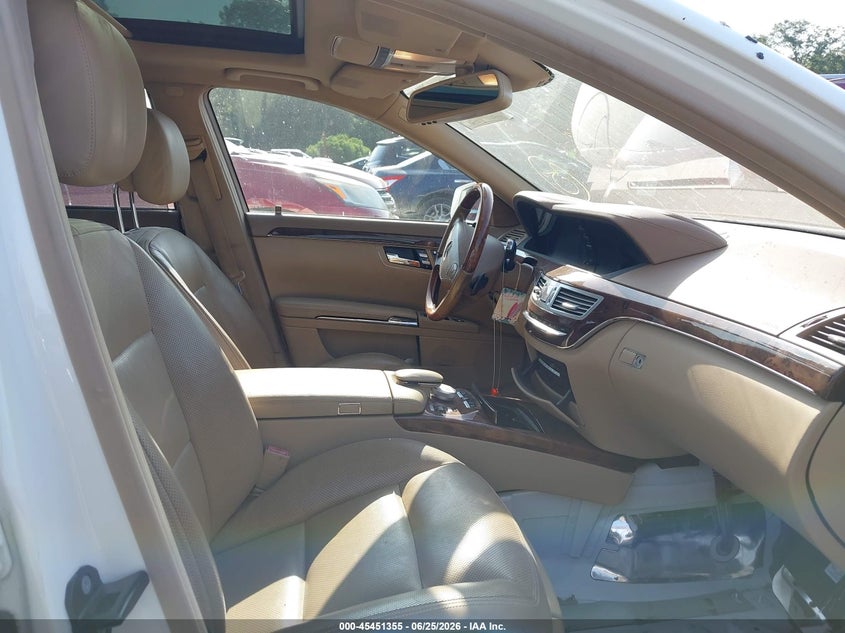 2010 Mercedes-benz S class VIN WDDNG7BB0AA325158 IAAI salvage auction — WATER/FLOOD, Salvage (South Carolina), sold $1,900 on 2026-07-21 (photo 5)