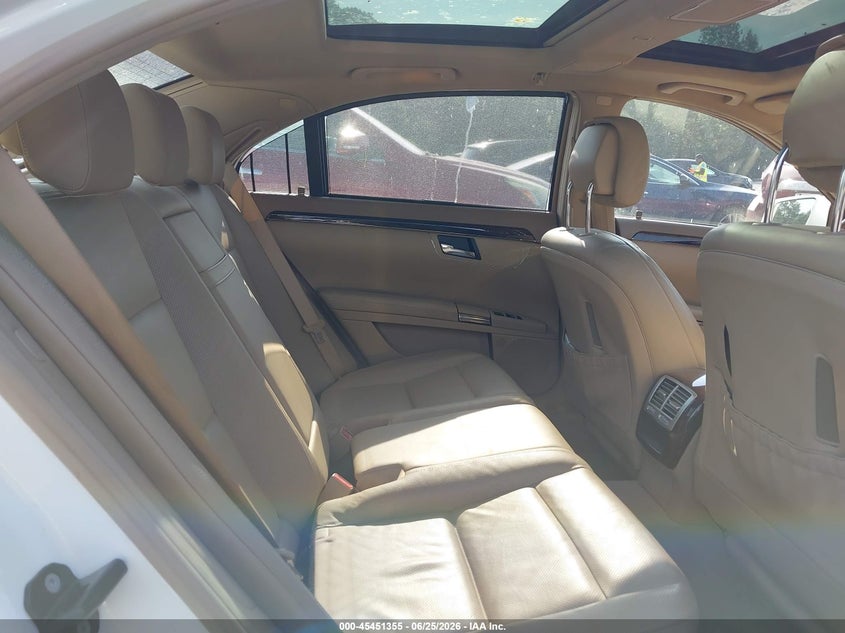 2010 Mercedes-benz S class VIN WDDNG7BB0AA325158 IAAI salvage auction — WATER/FLOOD, Salvage (South Carolina), sold $1,900 on 2026-07-21 (photo 8)
