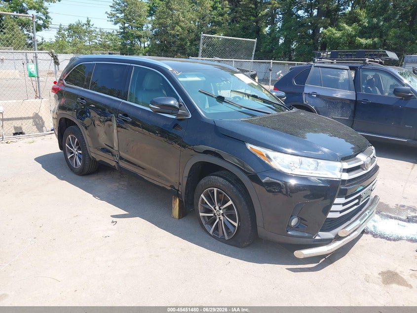 2017 Toyota Highlander VIN 5TDJZRFH2HS361346 IAAI salvage auction — SIDE, Salvage Title, sold $7,000 on 2026-08-02 (photo 1)