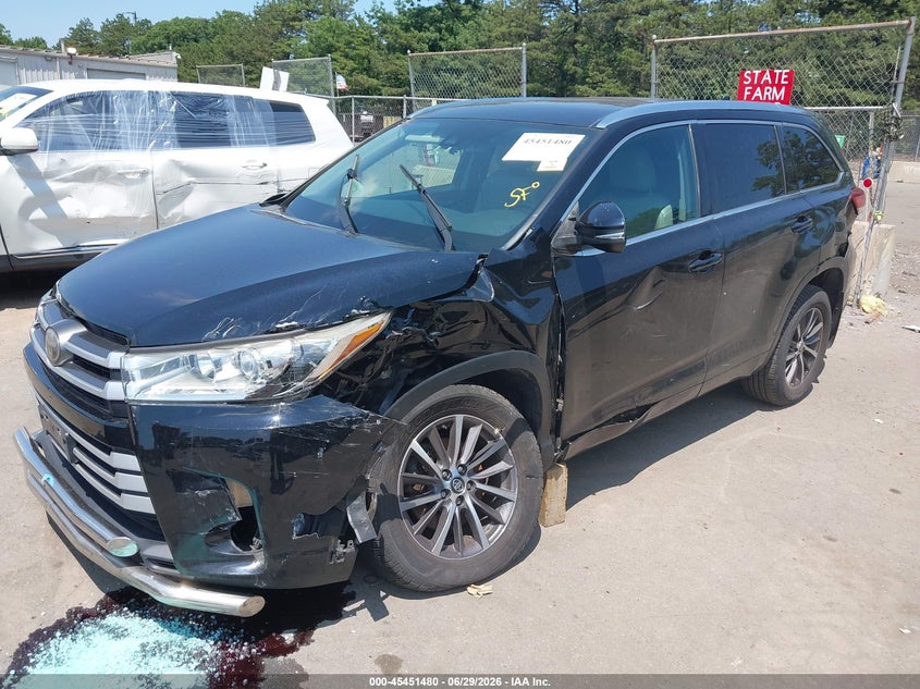 2017 Toyota Highlander VIN 5TDJZRFH2HS361346 IAAI salvage auction — SIDE, Salvage Title, sold $7,000 on 2026-08-02 (photo 2)
