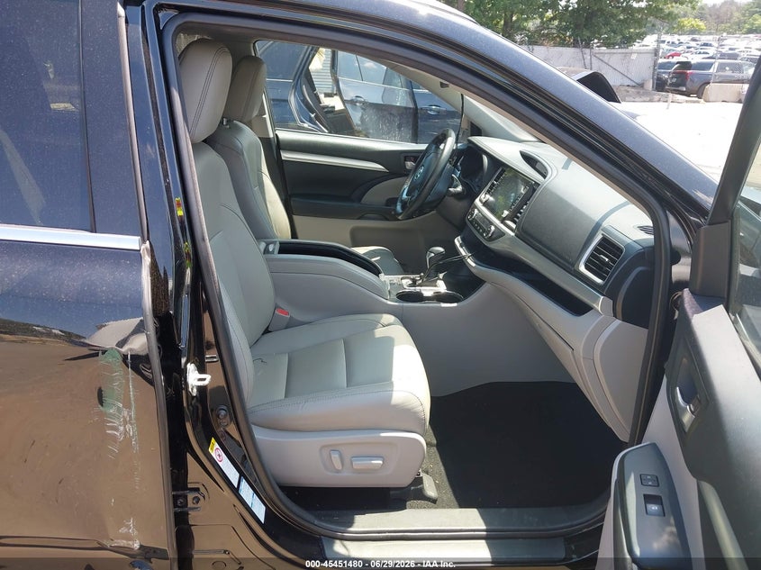 2017 Toyota Highlander VIN 5TDJZRFH2HS361346 IAAI salvage auction — SIDE, Salvage Title, sold $7,000 on 2026-08-02 (photo 5)