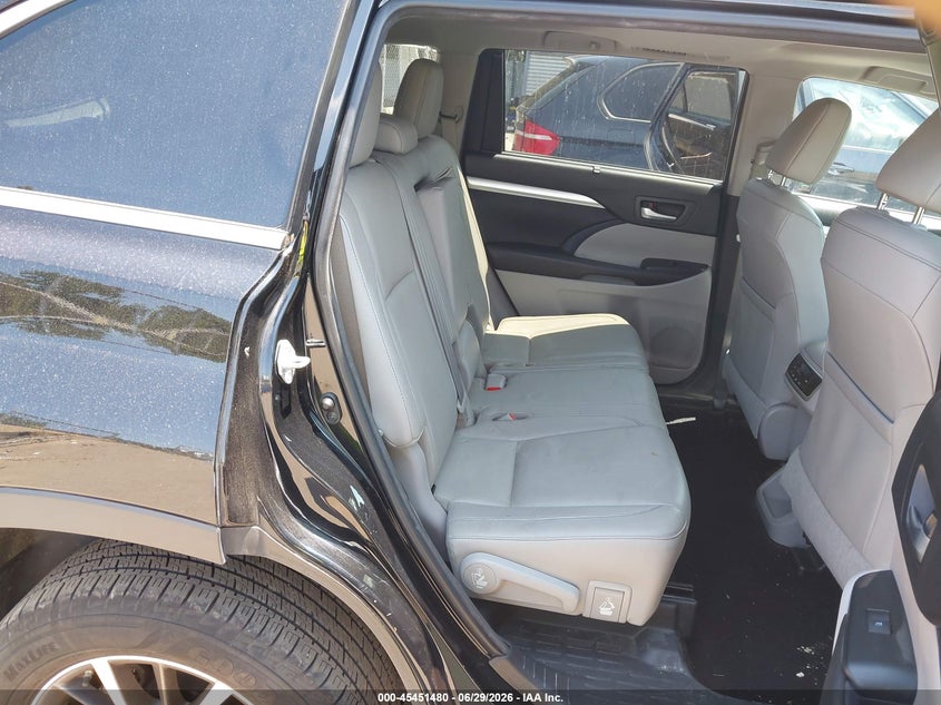 2017 Toyota Highlander VIN 5TDJZRFH2HS361346 IAAI salvage auction — SIDE, Salvage Title, sold $7,000 on 2026-08-02 (photo 8)