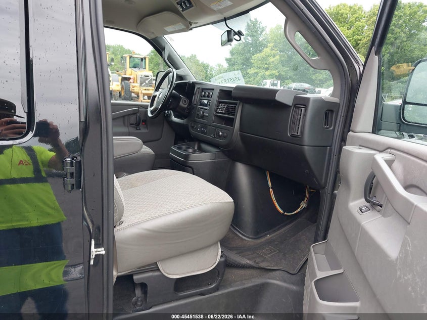 2018 Chevrolet Express 3500 VIN 1GAZGPFG7J1243129 IAAI salvage auction — NORMAL WEAR, Sf97 (New York), sold $13,300 on 2026-07-23 (photo 5)