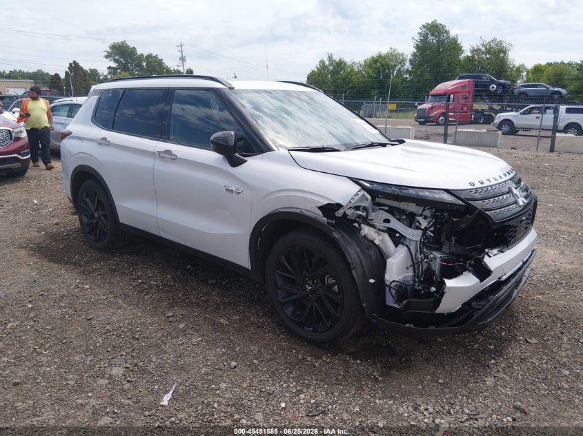 2025 Mitsubishi Outlander VIN JA4T5WA90SZ040795 — IAAI salvage auction photo