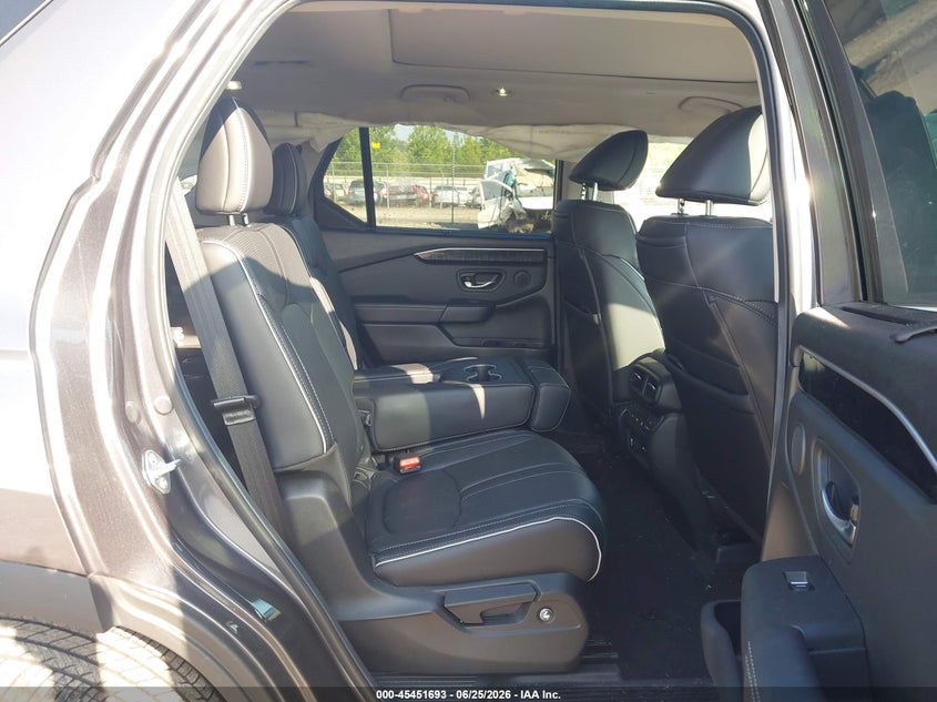 2025 Honda Pilot VIN 5FNYG1H85SB035328 IAAI salvage auction — SIDE, Salvage Title, sold $16,100 on 2026-07-26 (photo 8)