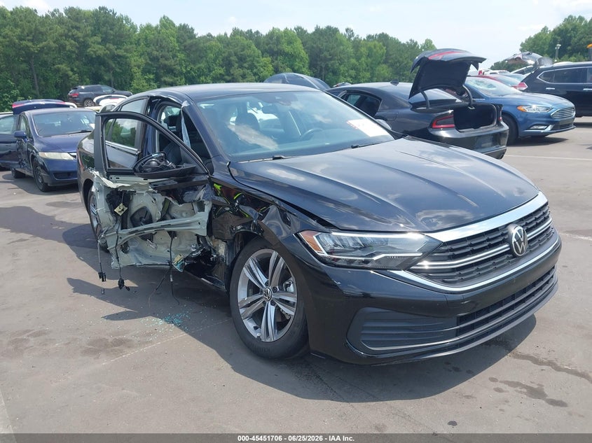 2024 Volkswagen Jetta VIN 3VW7M7BU8RM029233 IAAI salvage auction — RIGHT SIDE, Salvage Title, sold $4,000 on 2026-08-09 (photo 1)