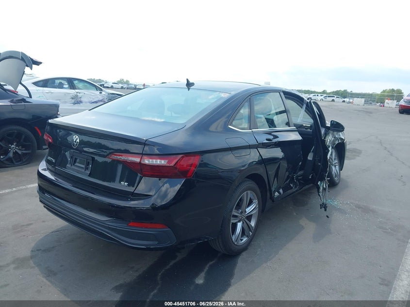 2024 Volkswagen Jetta VIN 3VW7M7BU8RM029233 IAAI salvage auction — RIGHT SIDE, Salvage Title, sold $4,000 on 2026-08-09 (photo 4)