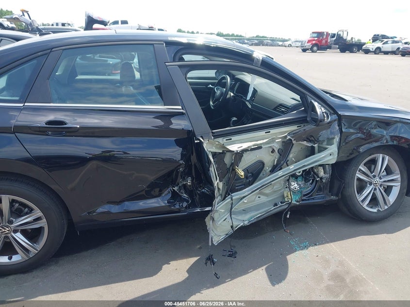 2024 Volkswagen Jetta VIN 3VW7M7BU8RM029233 IAAI salvage auction — RIGHT SIDE, Salvage Title, sold $4,000 on 2026-08-09 (photo 6)