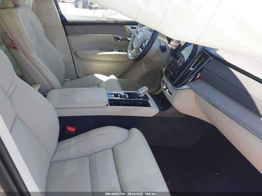 2025 Volvo Xc90 VIN YV4062JG7S1352279 IAAI salvage auction — RIGHT FRONT, Salvage (New Jersey), sold $15,300 on 2026-08-13 (photo 5)