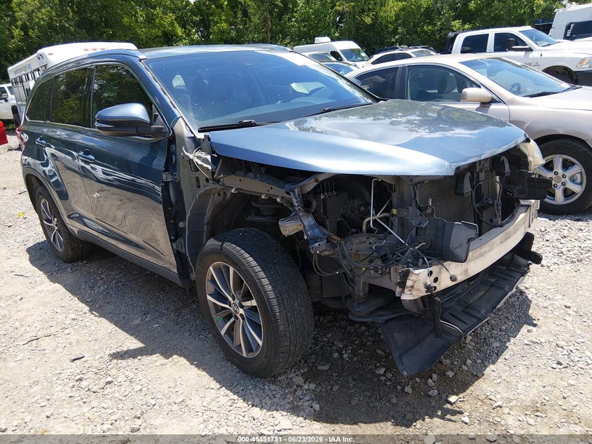 2018 Toyota Highlander VIN 5TDKZRFH4JS272081 IAAI salvage auction — FRONT END, Clear (Tennessee), sold $7,600 on 2026-07-23 (photo 1)