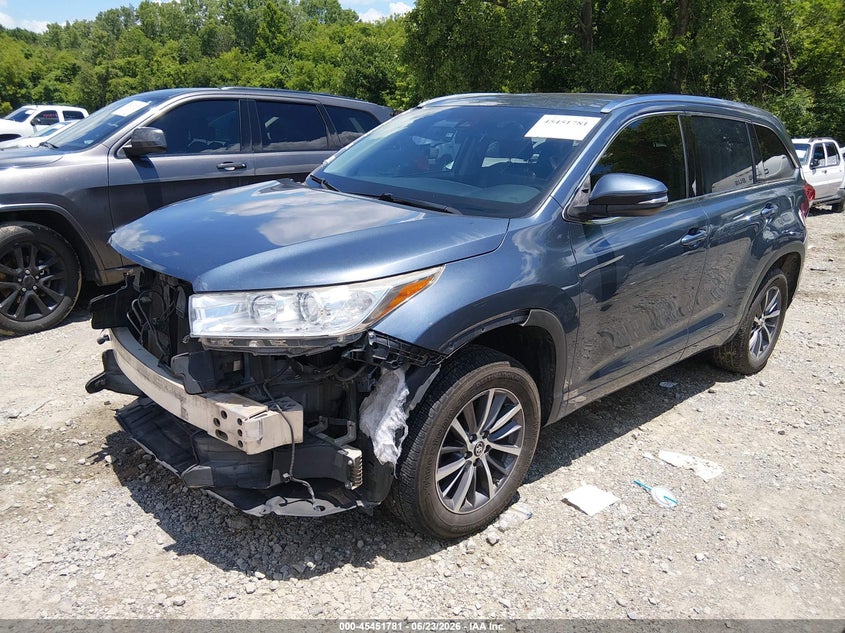 2018 Toyota Highlander VIN 5TDKZRFH4JS272081 IAAI salvage auction — FRONT END, Clear (Tennessee), sold $7,600 on 2026-07-23 (photo 2)