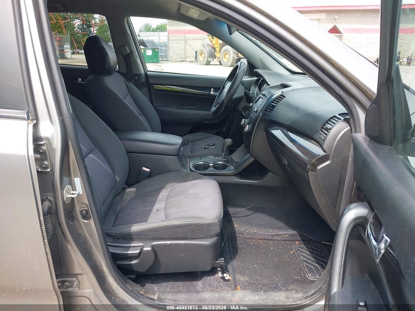 2011 Kia Sorento VIN 5XYKTCA14BG154992 IAAI salvage auction — NORMAL WEAR, Original (Maine), sold $600 on 2026-07-06 (photo 5)