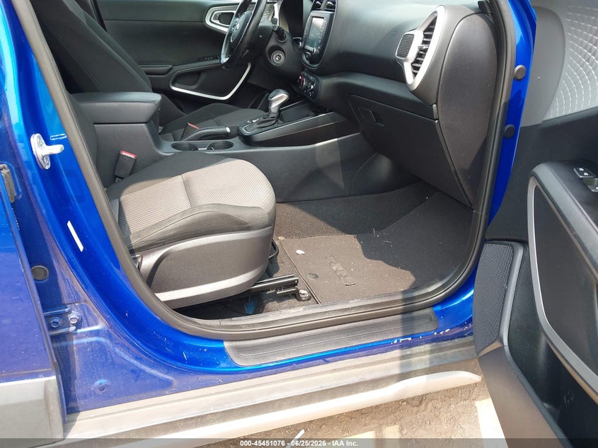 2020 Kia Soul VIN KNDJ23AU9L7123518 IAAI salvage auction — NORMAL WEAR, Clear (Alabama), sold $4,100 on 2026-07-15 (photo 5)