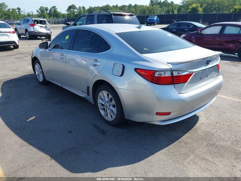 2013 Lexus ES VIN JTHBW1GG5D2023640 IAAI salvage auction — RIGHT FRONT, Salvage Title, sold $2,450 on 2026-09-01 (photo 3)