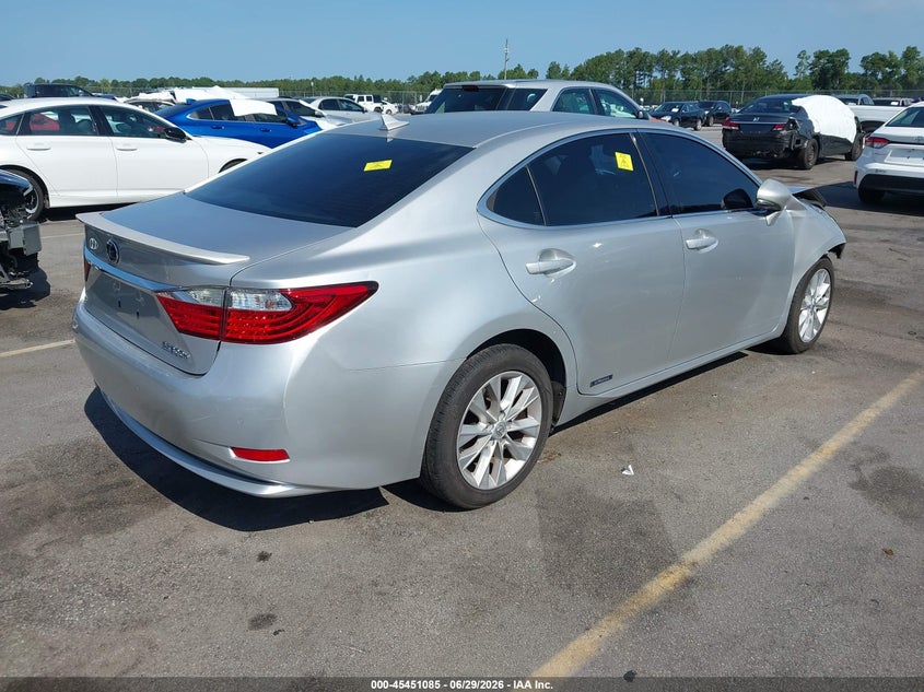 2013 Lexus ES VIN JTHBW1GG5D2023640 IAAI salvage auction — RIGHT FRONT, Salvage Title, sold $2,450 on 2026-09-01 (photo 4)