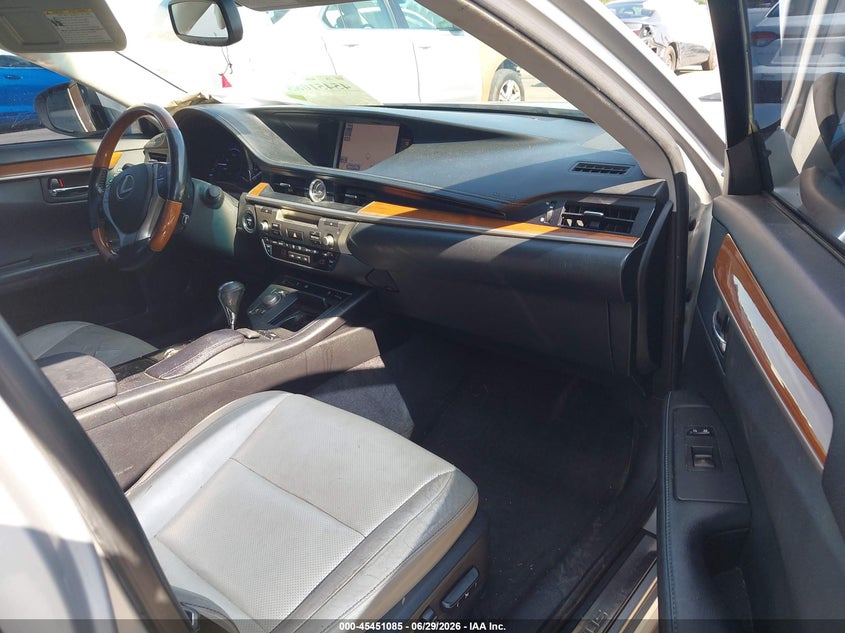2013 Lexus ES VIN JTHBW1GG5D2023640 IAAI salvage auction — RIGHT FRONT, Salvage Title, sold $2,450 on 2026-09-01 (photo 5)