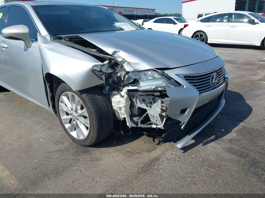 2013 Lexus ES VIN JTHBW1GG5D2023640 IAAI salvage auction — RIGHT FRONT, Salvage Title, sold $2,450 on 2026-09-01 (photo 6)