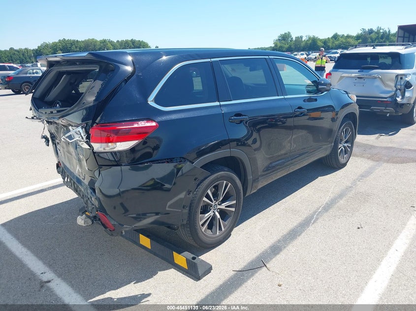 2018 Toyota Highlander VIN 5TDZARFH2JS032873 IAAI salvage auction — REAR END, Salvage Title, sold $5,100 on 2026-08-01 (photo 4)
