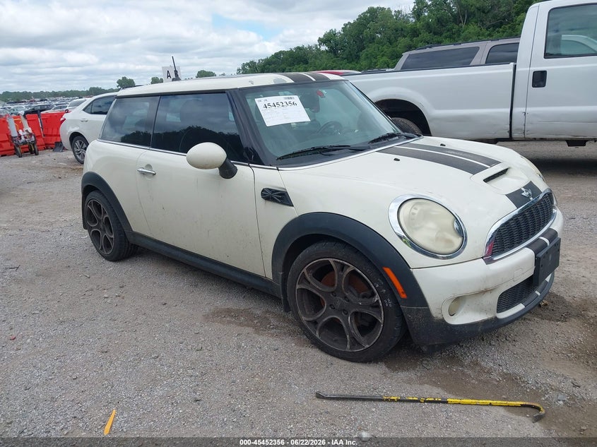 2009 Mini Cooper VIN WMWMF73569TW81600 IAAI salvage auction — NORMAL WEAR, Clear (Kansas), sold $575 on 2026-08-19 (photo 1)