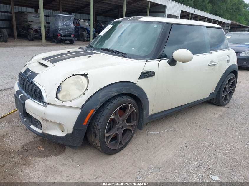 2009 Mini Cooper VIN WMWMF73569TW81600 IAAI salvage auction — NORMAL WEAR, Clear (Kansas), sold $575 on 2026-08-19 (photo 2)