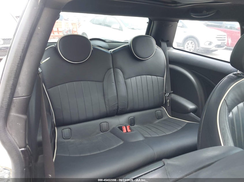2009 Mini Cooper VIN WMWMF73569TW81600 IAAI salvage auction — NORMAL WEAR, Clear (Kansas), sold $575 on 2026-08-19 (photo 8)