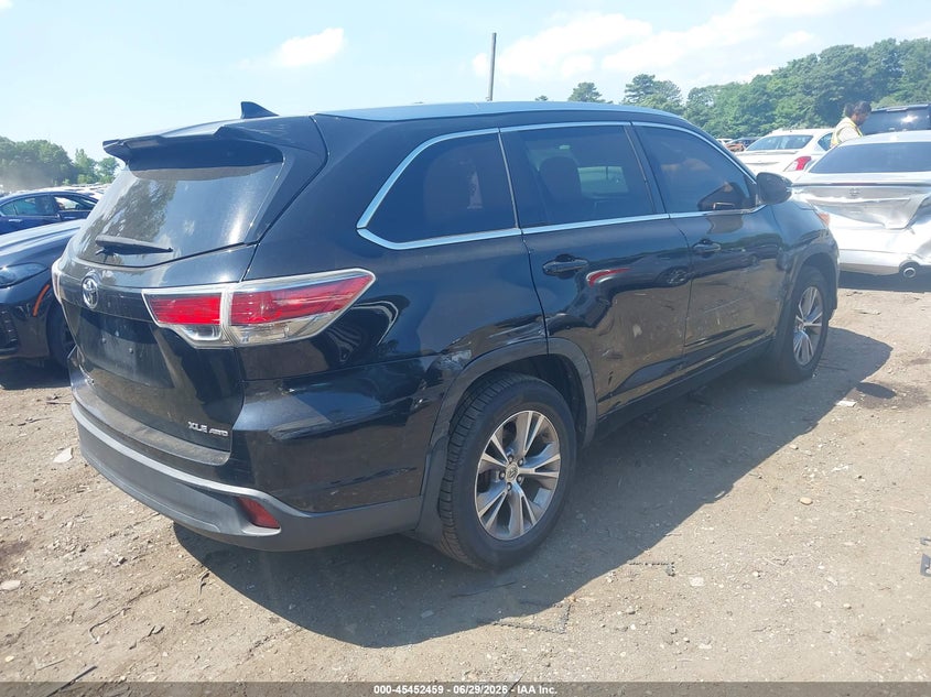 2014 Toyota Highlander VIN 5TDJKRFH6ES033525 IAAI salvage auction — RIGHT REAR, Salvage Title, sold $7,750 on 2026-07-14 (photo 4)
