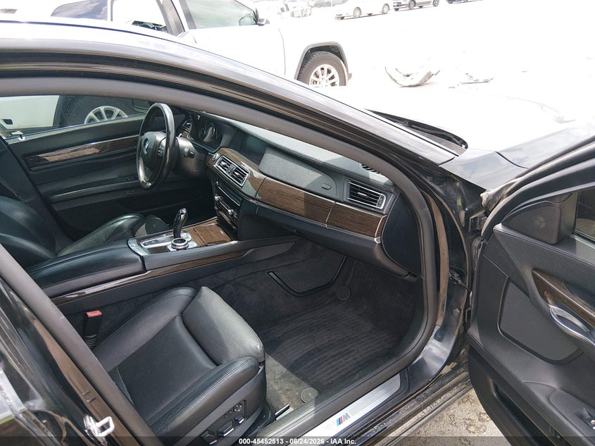 2010 BMW 7 series VIN WBAKB8C59ACY63398 IAAI salvage auction — WATER/FLOOD, Salvage (Texas), sold $800 on 2026-07-28 (photo 5)