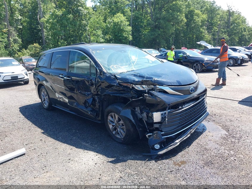 2022 Toyota Sienna VIN 5TDYRKEC6NS131462 — IAAI salvage auction photo