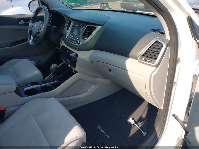 2017 Hyundai Tucson VIN KM8J3CA2XHU568074 IAAI salvage auction — FRONT END, Mv-907A (New York), sold $5,125 on 2026-07-07 (photo 5)