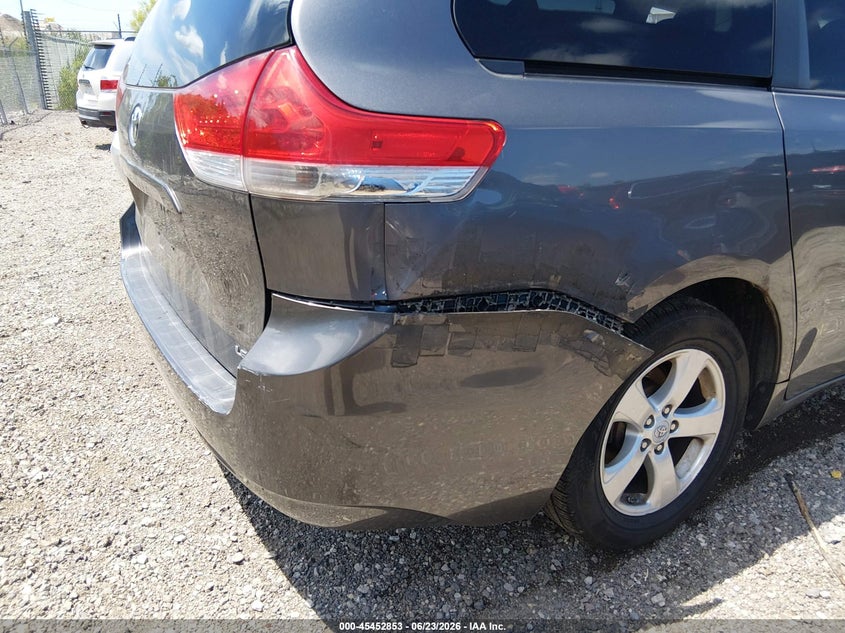 2011 Toyota Sienna VIN 5TDKK3DC6BS116957 IAAI salvage auction — NORMAL WEAR, Clear (Illinois), sold $1,825 on 2026-07-08 (photo 6)
