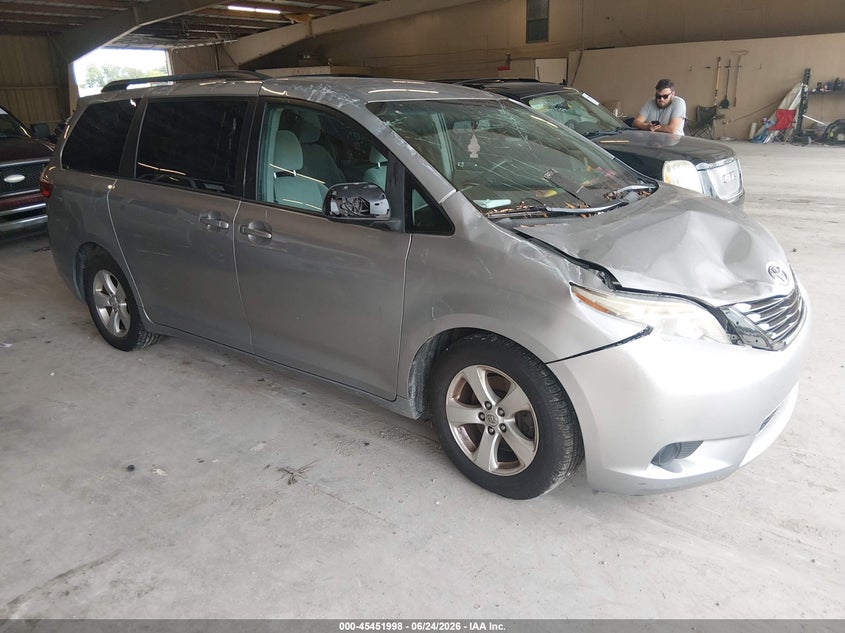 2016 Toyota Sienna VIN 5TDKK3DC1GS738096 IAAI salvage auction — FRONT END, Clear (Tennessee), sold $3,400 on 2026-08-01 (photo 1)