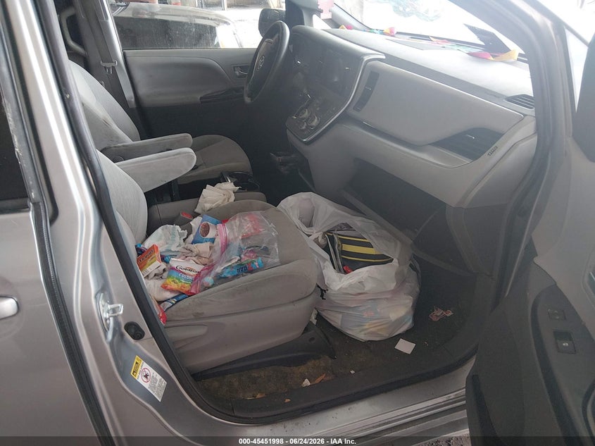 2016 Toyota Sienna VIN 5TDKK3DC1GS738096 IAAI salvage auction — FRONT END, Clear (Tennessee), sold $3,400 on 2026-08-01 (photo 5)