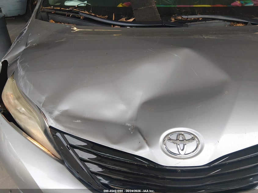 2016 Toyota Sienna VIN 5TDKK3DC1GS738096 IAAI salvage auction — FRONT END, Clear (Tennessee), sold $3,400 on 2026-08-01 (photo 6)