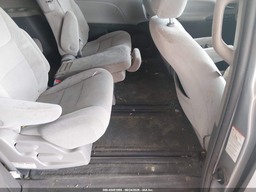 2016 Toyota Sienna VIN 5TDKK3DC1GS738096 IAAI salvage auction — FRONT END, Clear (Tennessee), sold $3,400 on 2026-08-01 (photo 8)