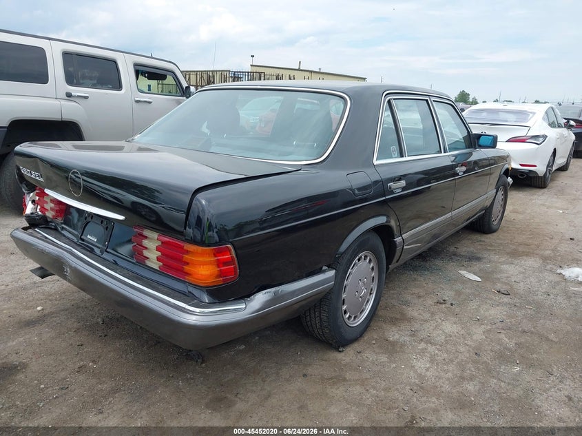 1991 Mercedes-benz VIN WDBCA39E8MA574466 IAAI salvage auction — REAR END, Clear (Michigan), sold $4,250 on 2026-07-18 (photo 4)