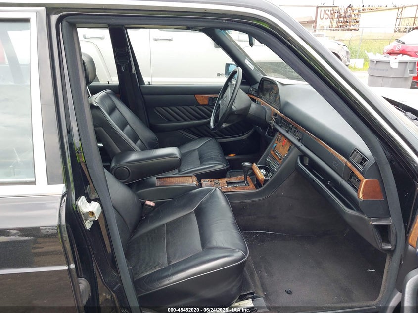 1991 Mercedes-benz VIN WDBCA39E8MA574466 IAAI salvage auction — REAR END, Clear (Michigan), sold $4,250 on 2026-07-18 (photo 5)