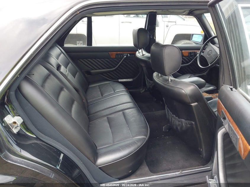 1991 Mercedes-benz VIN WDBCA39E8MA574466 IAAI salvage auction — REAR END, Clear (Michigan), sold $4,250 on 2026-07-18 (photo 8)