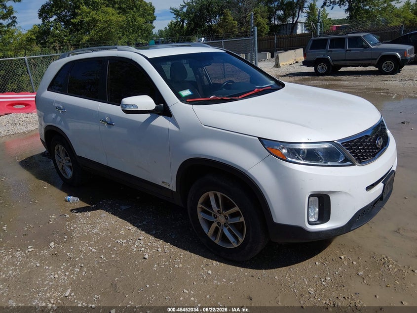 2015 Kia Sorento VIN 5XYKTCA63FG564071 IAAI salvage auction — NORMAL WEAR, Clear (Illinois), sold $1,025 on 2026-07-21 (photo 1)