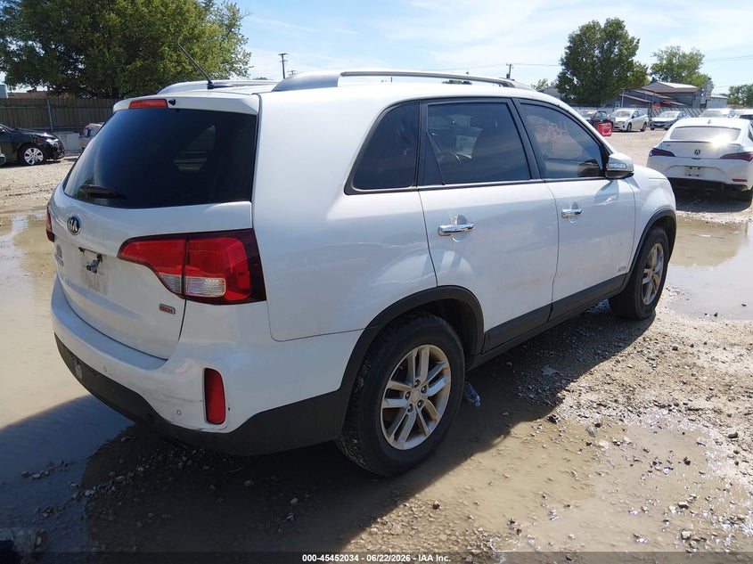 2015 Kia Sorento VIN 5XYKTCA63FG564071 IAAI salvage auction — NORMAL WEAR, Clear (Illinois), sold $1,025 on 2026-07-21 (photo 4)
