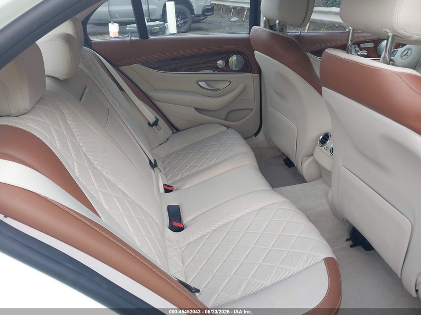 2017 Mercedes-benz E-klasse VIN WDDZF4JB7HA289175 IAAI salvage auction — WATER/FLOOD, Salvage Title, sold $6,800 on 2026-07-26 (photo 8)