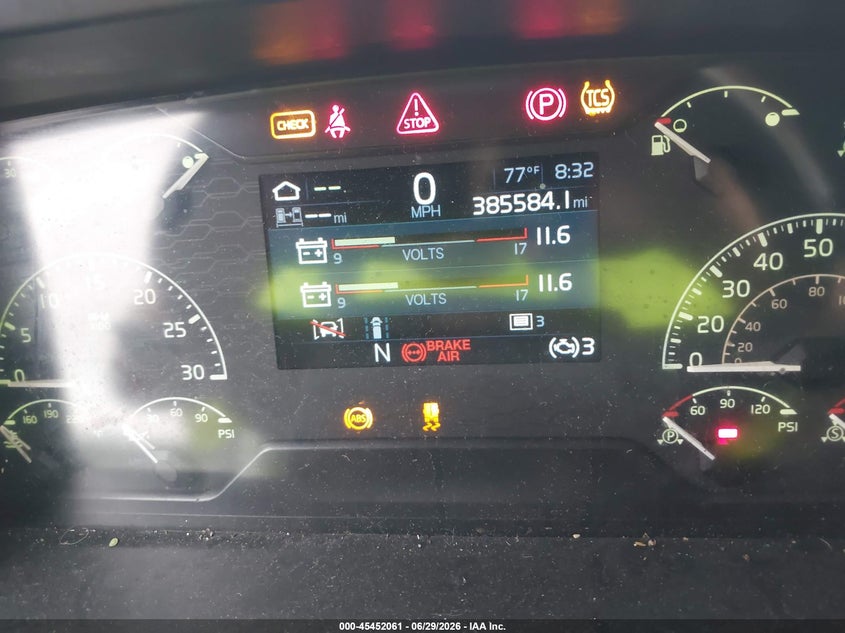 2022 Volvo VIN 4V4NC9EH3NN283458 IAAI salvage auction — FRONT END, Salvage (Tennessee), sold $28,350 on 2026-08-19 (photo 5)