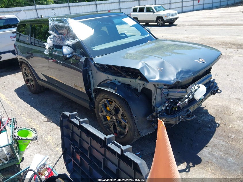 2025 Rivian R1s VIN 7PDSGCBP2SN057864 — IAAI salvage auction photo