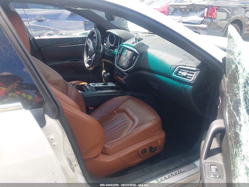 2015 Maserati Ghibli VIN ZAM57XSA0F1162158 IAAI salvage auction — LEFT & RIGHT, Salvage Title, sold $3,975 on 2026-09-09 (photo 5)