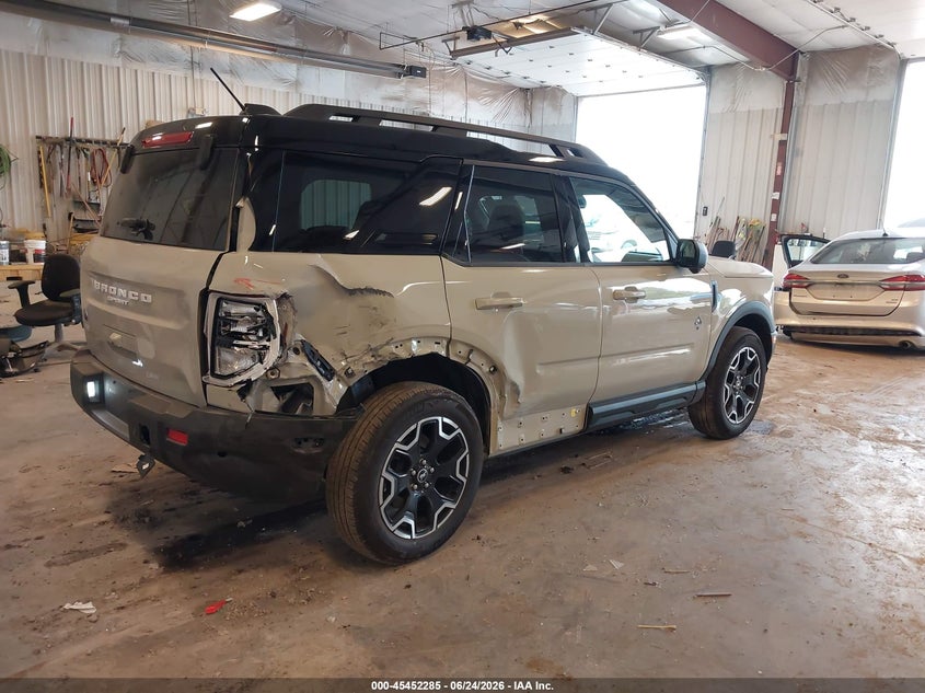 2025 Ford Bronco sport VIN 3FMCR9CNXSRE43186 IAAI salvage auction — REAR END, Clear (Michigan), sold $14,100 on 2026-07-28 (photo 4)